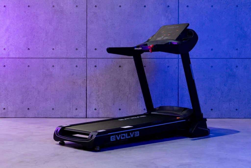 EV-HT-250-Evolve-Treadmill-with-LCD-Console (2)
